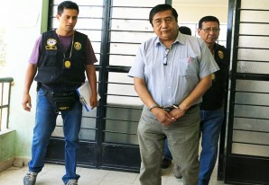 Catedrático coimero se declaró culpable y pasará 4 años entre las rejas Catedrático coimero se declaró culpable y pasará 4 años entre las rejas