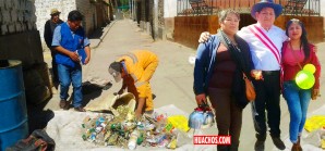 Rufino no puede bailar huayno con sus ñustas en una calle sucia del pueblo | VIDEO Rufino no puede bailar huayno con sus ñustas en una calle sucia del pueblo | VIDEO