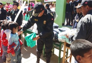 PNP Huancavelica sigue su trabajo social con apoyo de instituciones amigas PNP Huancavelica sigue su trabajo social con apoyo de instituciones amigas