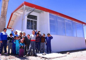 Gore Huancavelica recibió 103 aulas prefabricadas para escuelas en riesgo Gore Huancavelica recibió 103 aulas prefabricadas para escuelas en riesgo