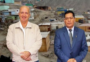 Consejos del abuelito a estos dos gallos que están con las manos cruzadas y un poco perdidos Consejos del abuelito a estos dos gallos que están con las manos cruzadas y un poco perdidos