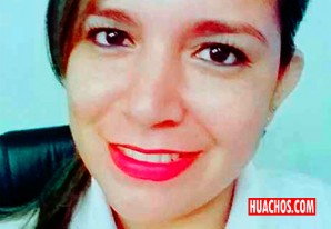 Yhenifferd, la cómplice de Hinostroza, se entregó a las autoridades en Tumbes Yhenifferd, la cómplice de Hinostroza, se entregó a las autoridades en Tumbes