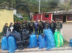 Todo un escuadrón de 14 policias tras 400 kilos de hojas de coca Todo un escuadrón de 14 policias tras 400 kilos de hojas de coca