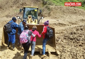 Sigue la búsqueda de restos del operador de maquinaria pesada sepultado por un huayco Sigue la búsqueda de restos del operador de maquinaria pesada sepultado por un huayco