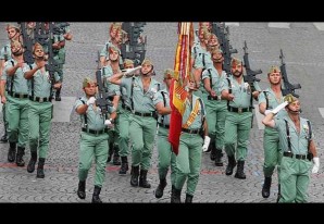 Es la historia del Soldado Desconocido que se va directamente hacia la muerte. Es la historia del Soldado Desconocido que se va directamente hacia la muerte.