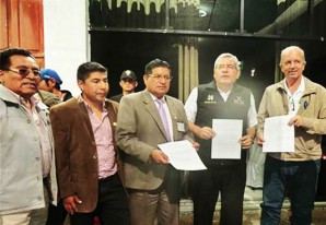 Una Mesa de Diálogo bamba. Dejaron plantado a Cillóniz porque los de Huancavelica no fueron. Una Mesa de Diálogo bamba. Dejaron plantado a Cillóniz porque los de Huancavelica no fueron.